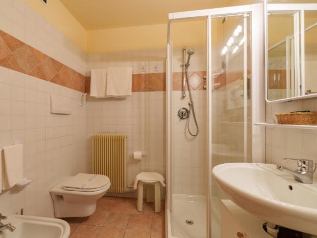 Hotel Garni La Montanara Мадонна-ді-Кампільйо Екстер'єр фото